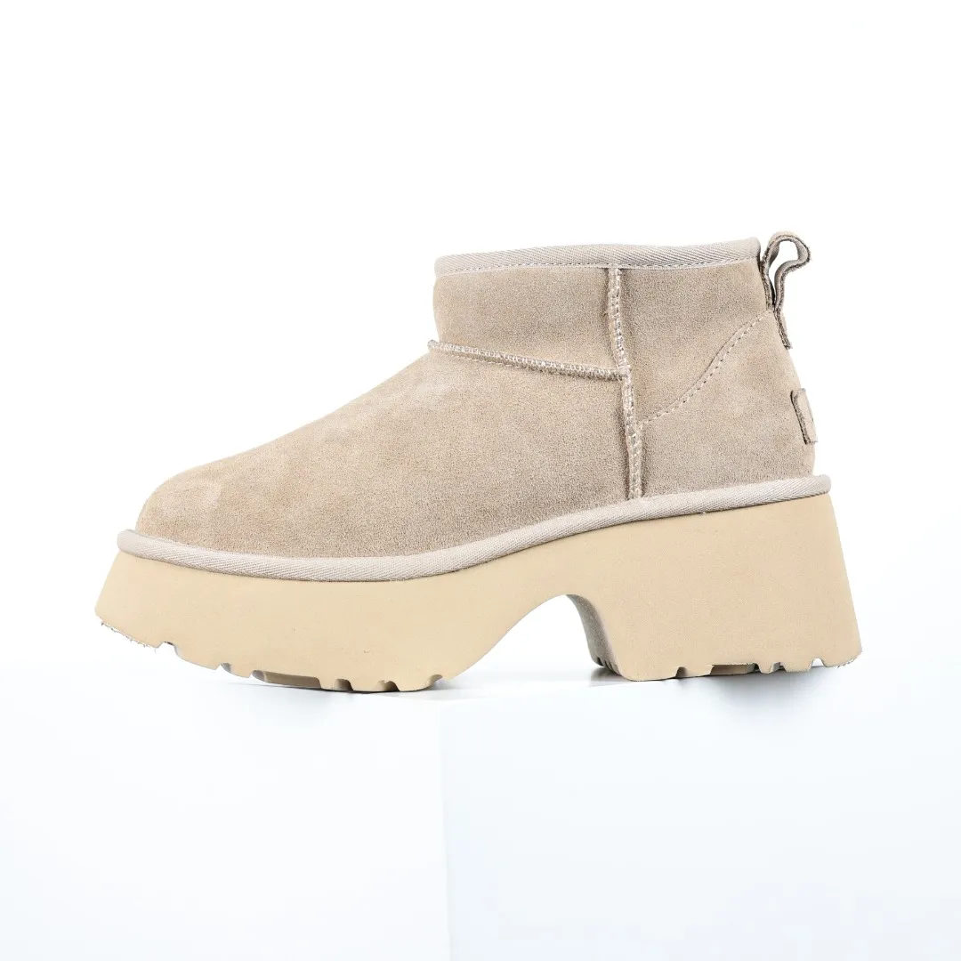 Pick up locally 💰600 Core recommended good price It is a very suitable choice for home furnishings. In the new year, uug launched a series of styles, which are partial to the preferences of young consumers and have also moved to the forefront of fashion trends. Shoe body material: water-repellent coated suede upper, 17 mm UGGPURE™ implantable wool insole, lightweight non-slip and comfortable rubber outsole, with brand LOGO and trademark, with full packaging Size: 35 36 37 38 39 40